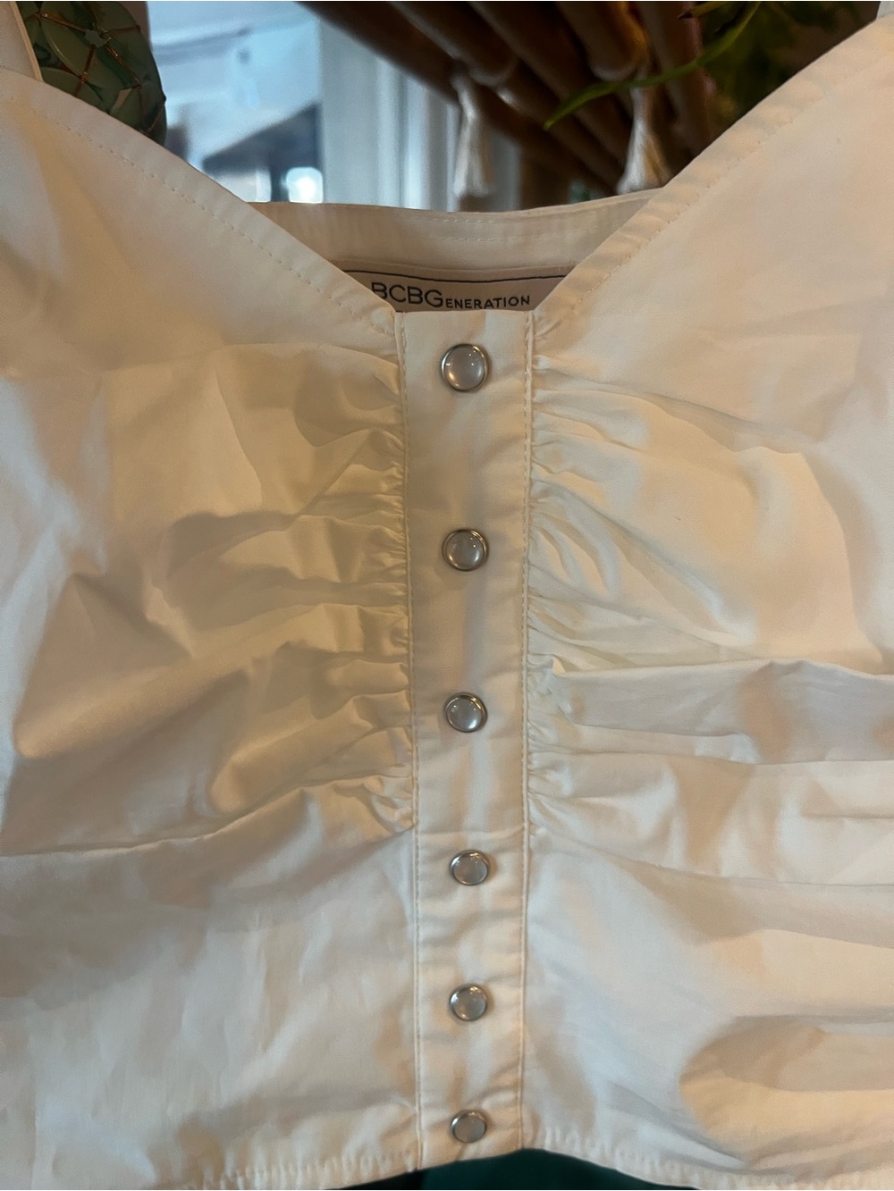 BCBGeneration White Button-Front Ruching Crop Top - Picture 2 of 5